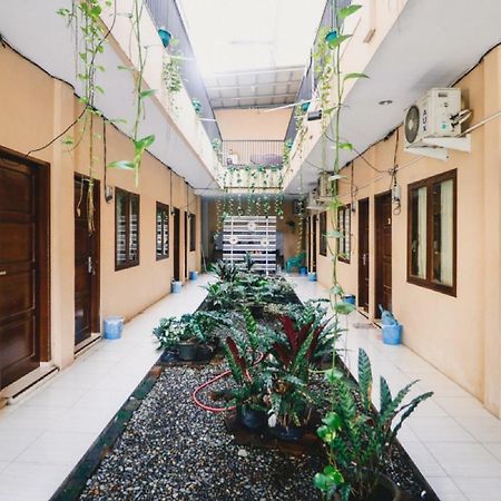 Готель Reddoorz Near Jalan Gatot Subroto Медан Екстер'єр фото