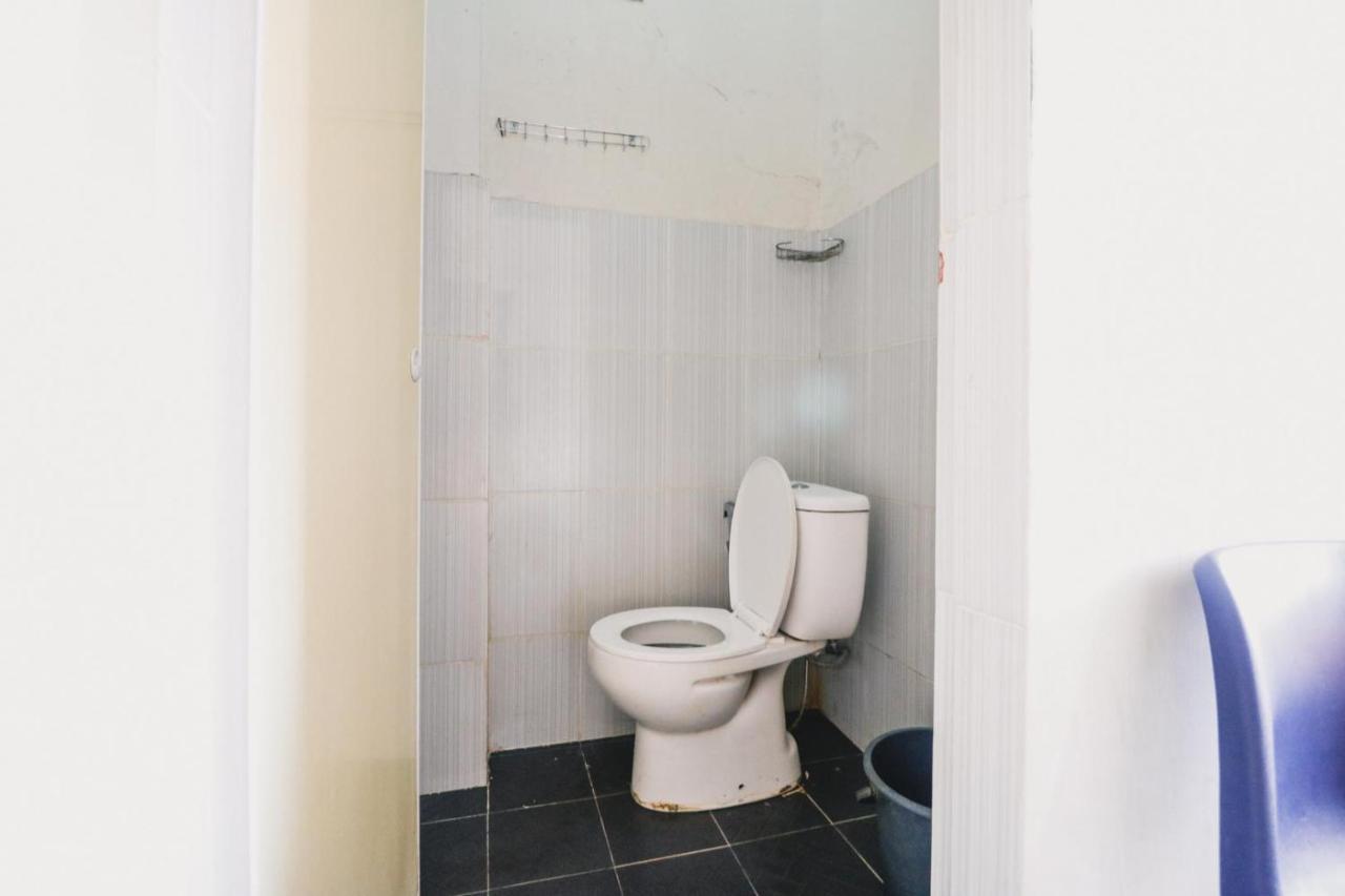 Готель Reddoorz Near Jalan Gatot Subroto Медан Екстер'єр фото