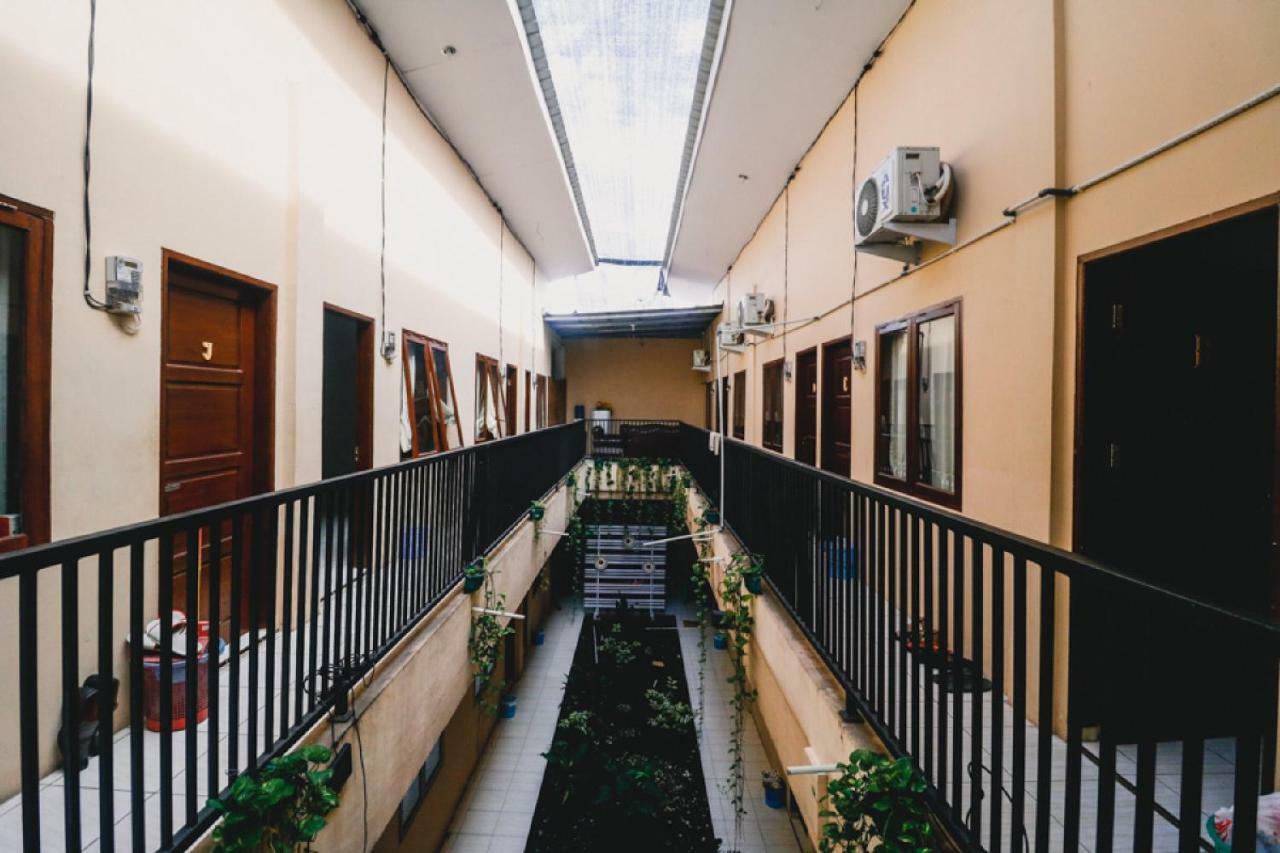 Готель Reddoorz Near Jalan Gatot Subroto Медан Екстер'єр фото
